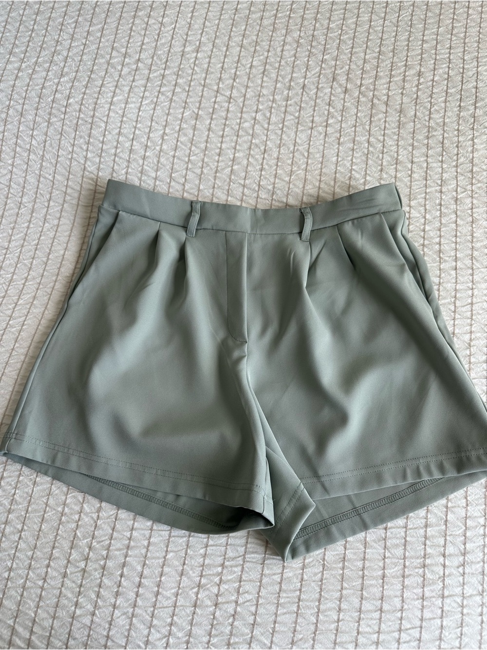Women's Green Tailored Pull-On Shorts